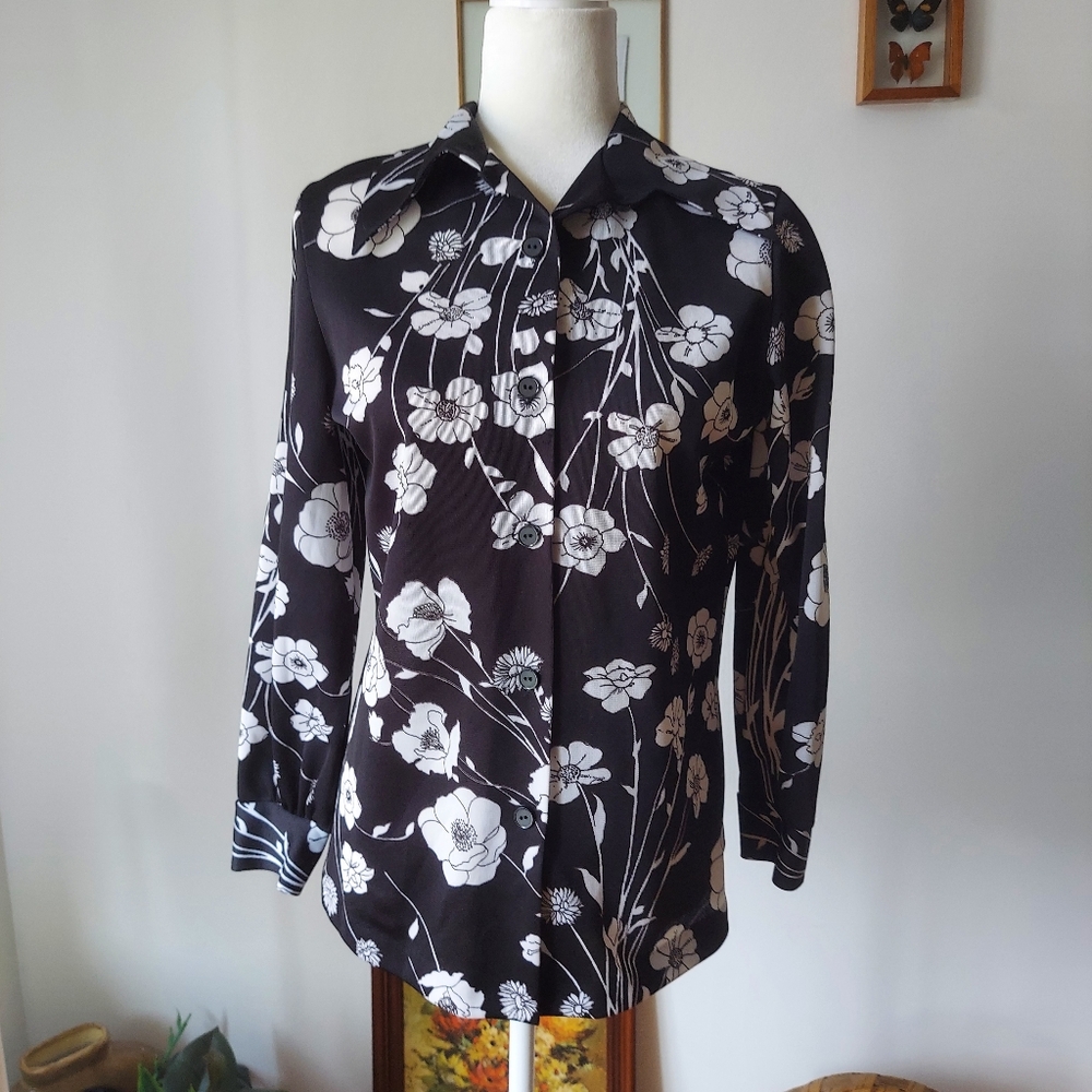 Vintage 70s Floral Black and White Blouse Long Sleeves Button Up Daggar Collar S